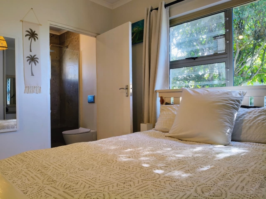 5 Bedroom Property for Sale in Wavecrest Eastern Cape